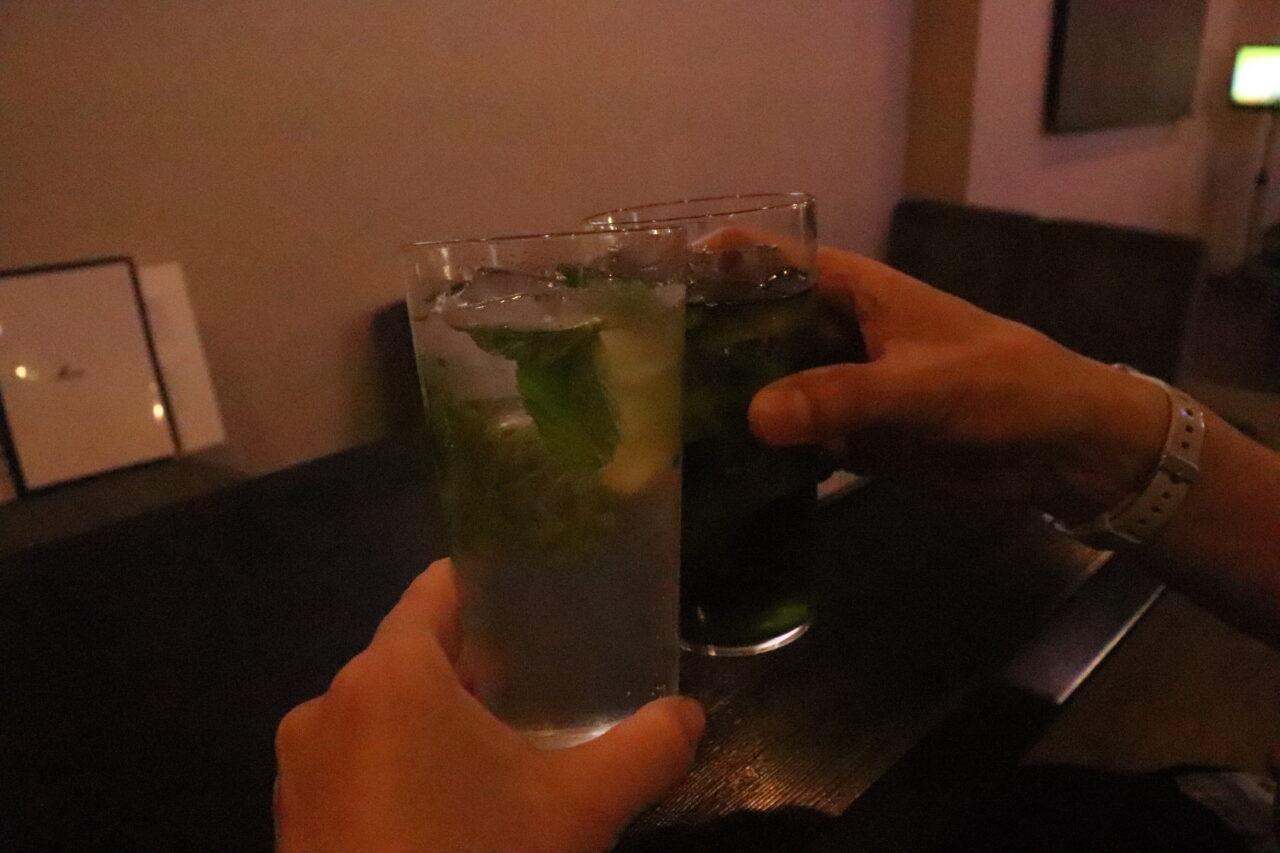 Lounge Bar Maple