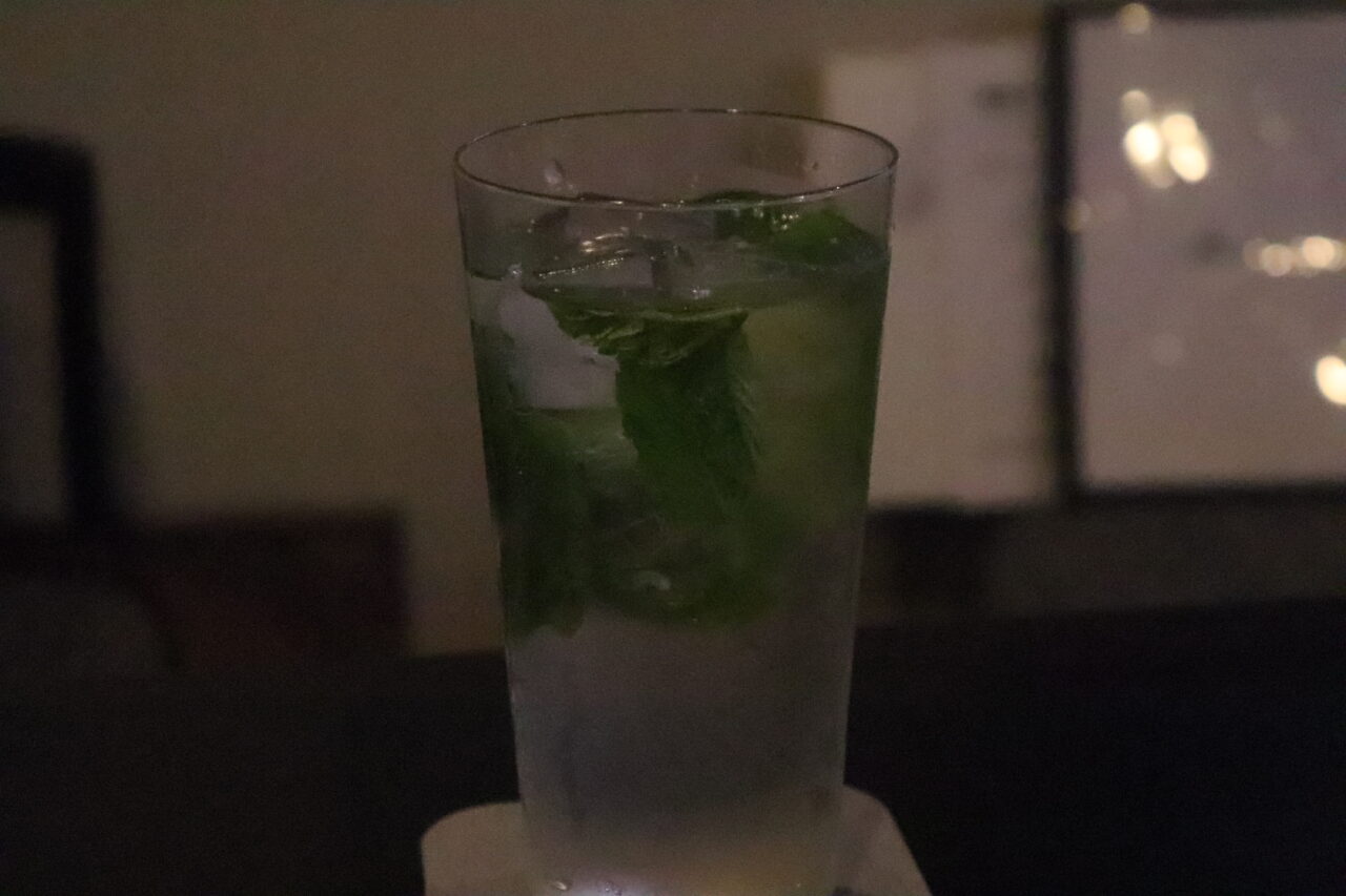 Lounge Bar Maple