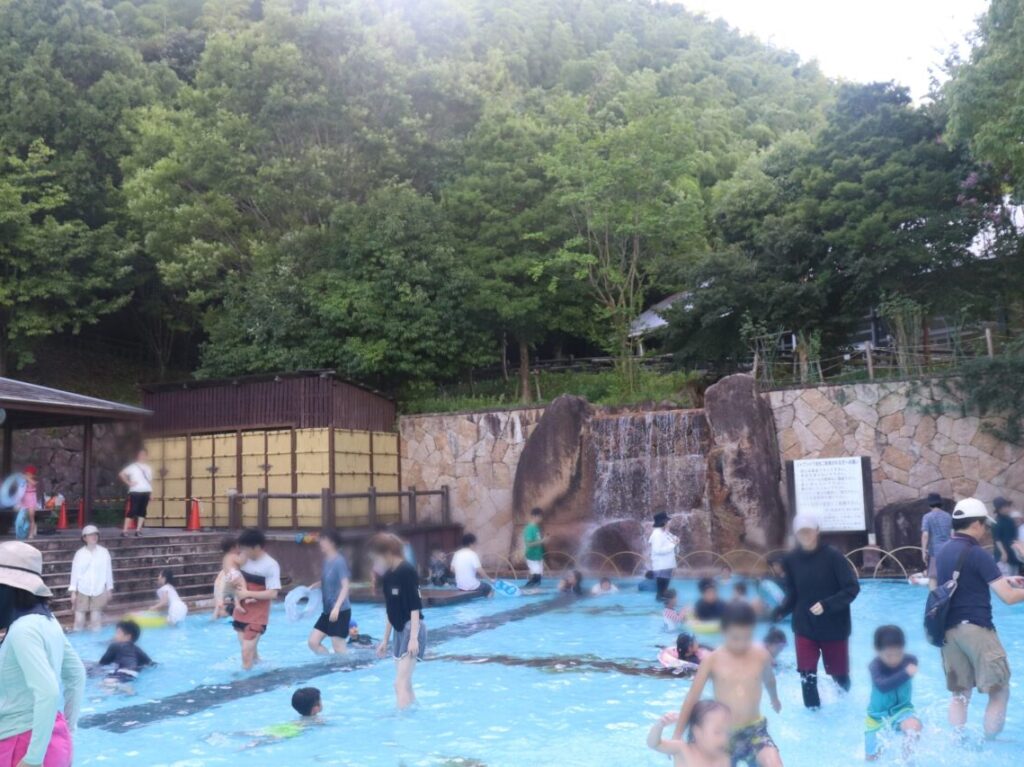 ジャブジャブ池
