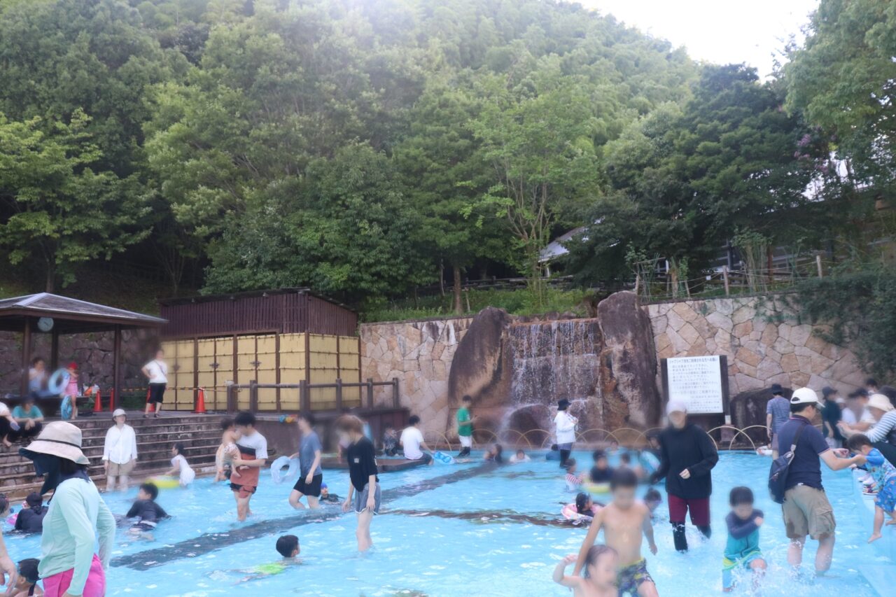 ジャブジャブ池