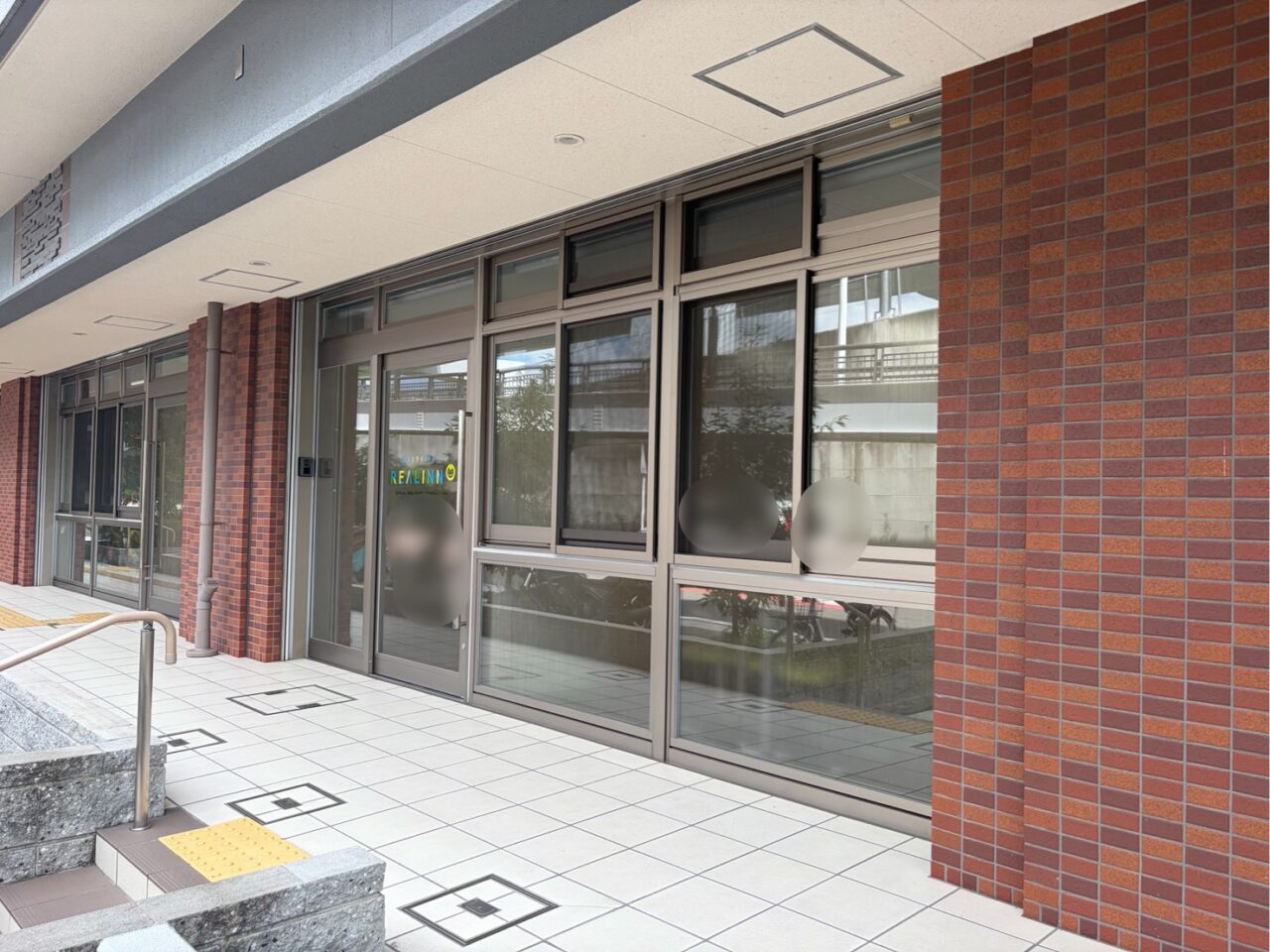 左側の店舗
