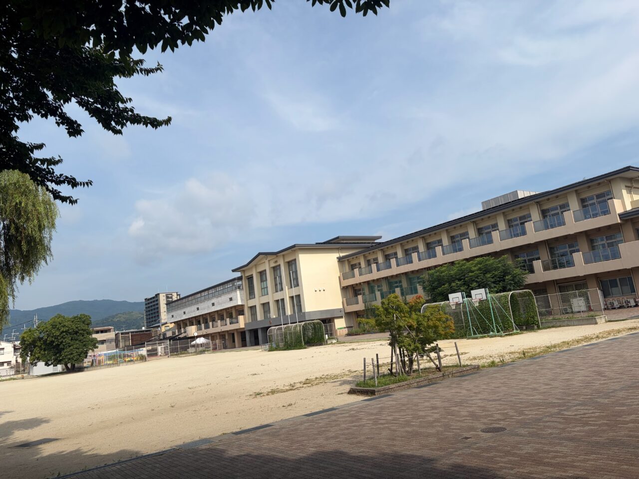 神足小学校のグラウンド