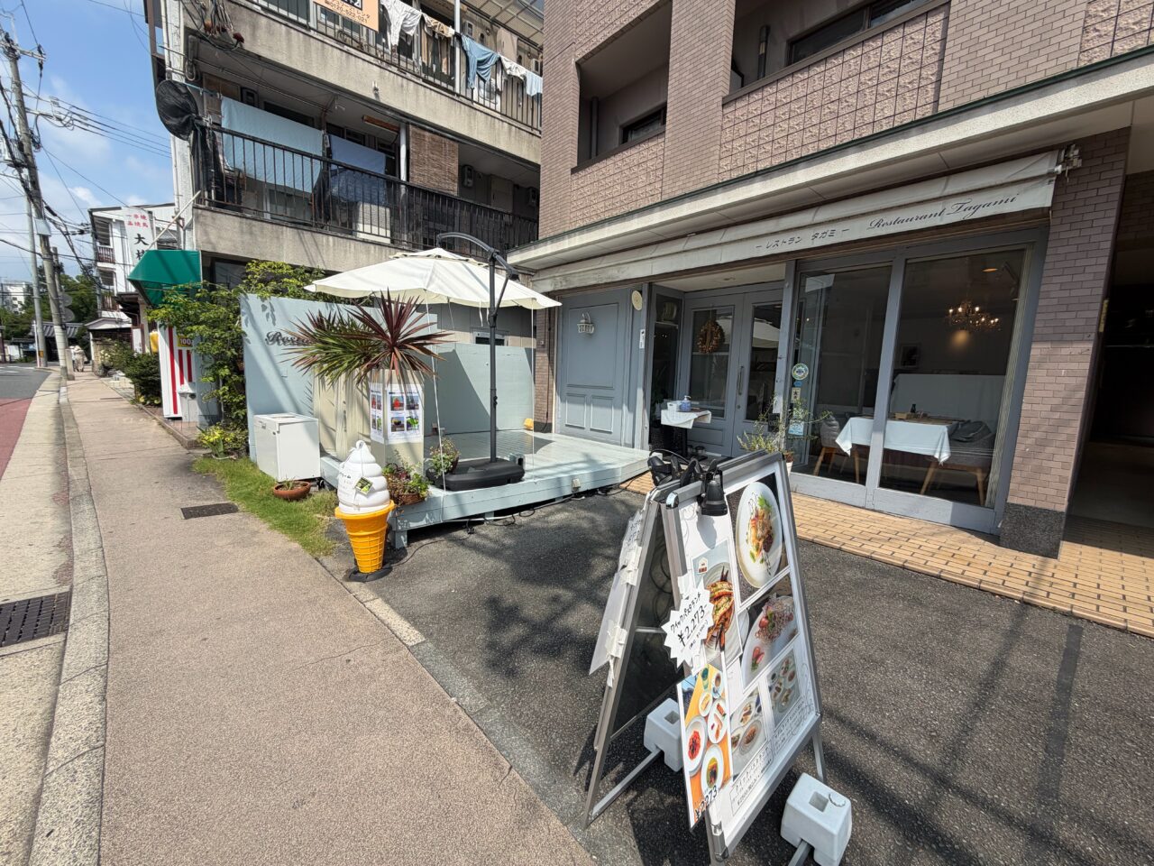 店頭の看板とソフトクリームの案内