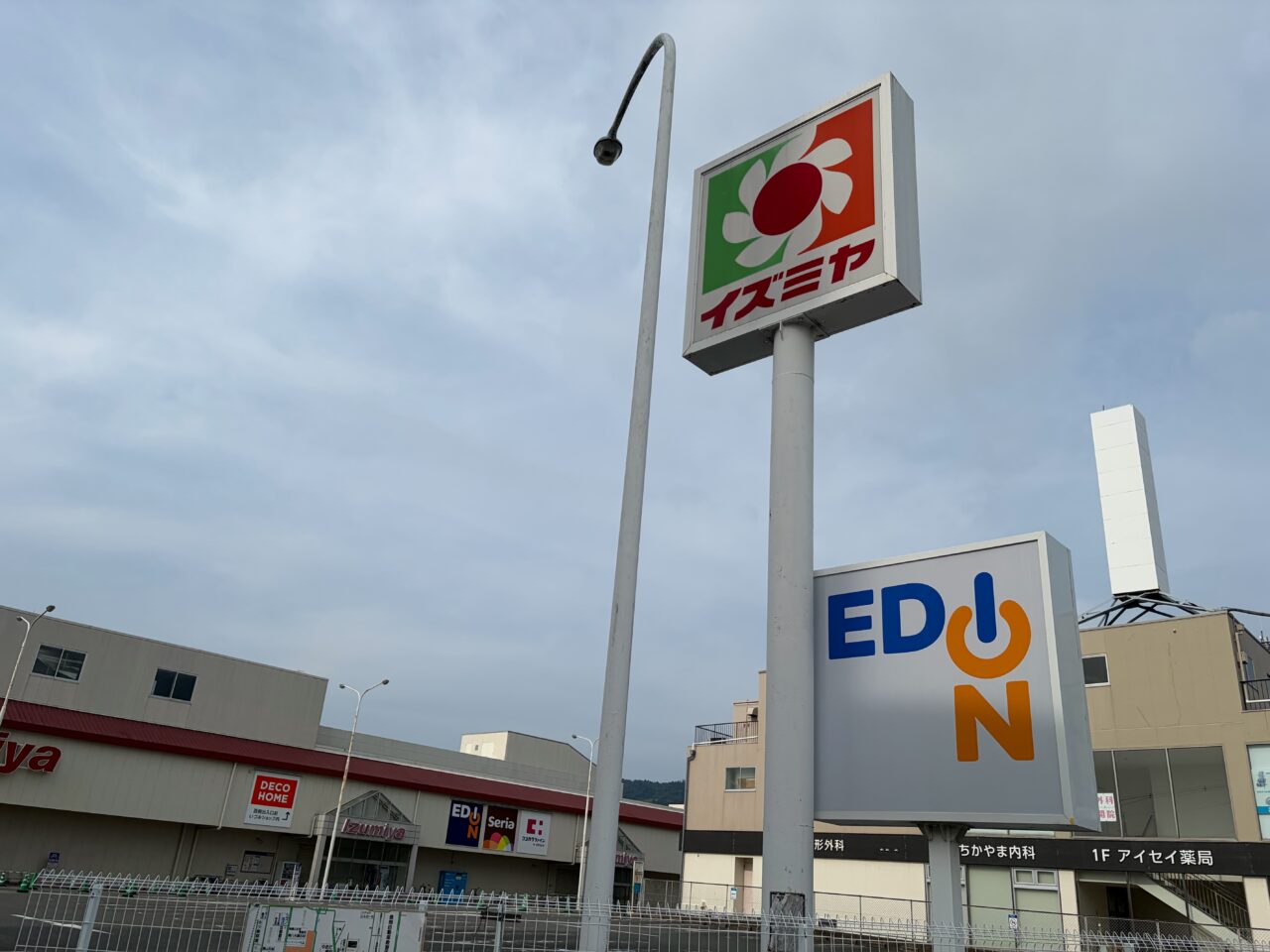 イズミヤ長岡店の駐車場入り口