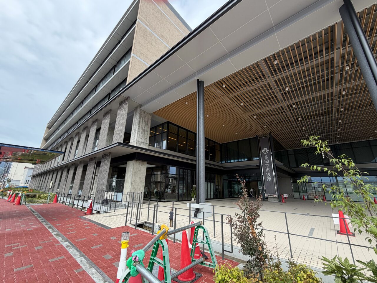 会場となる長岡京市役所の新庁舎